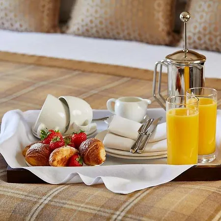 Hotel Macdonald Leeming House 4*