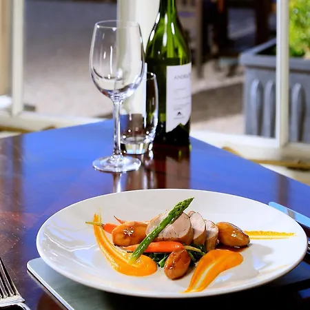 Macdonald Leeming House Отель