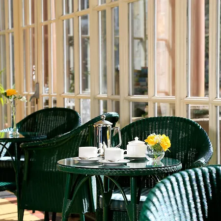 Hotel Macdonald Leeming House