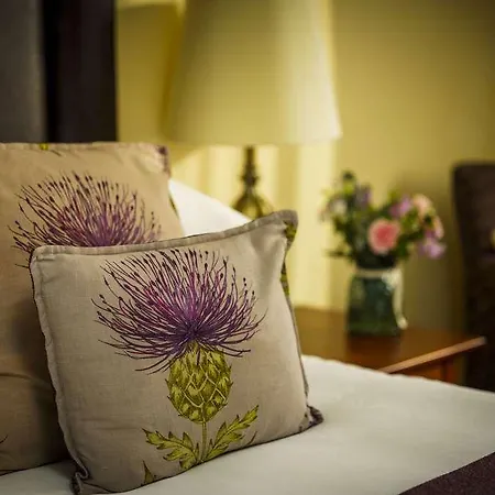 Macdonald Leeming House 4*