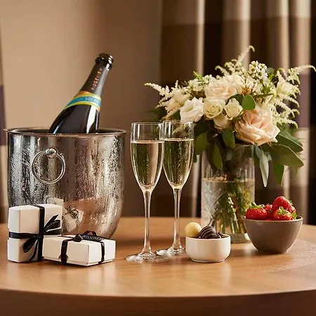 Macdonald Leeming House 4*