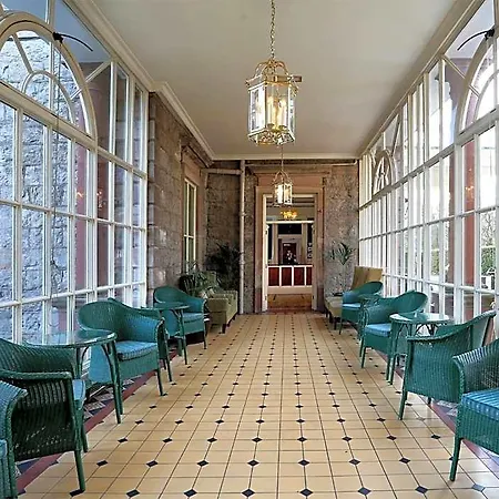 Macdonald Leeming House