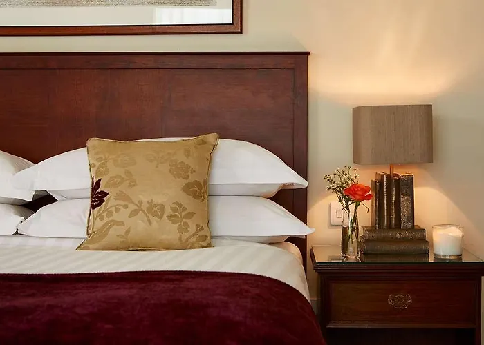 Macdonald Leeming House