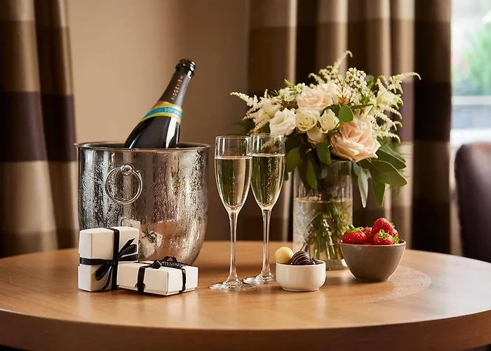 Macdonald Leeming House 4*