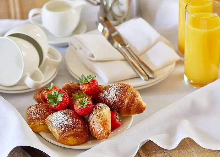 Macdonald Leeming House 4*