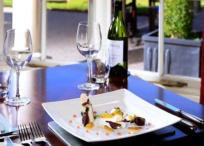 Macdonald Leeming House 4*